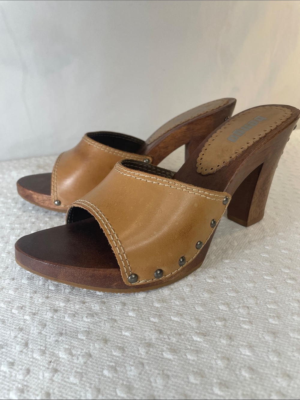 Vintage Bongo wooden platform clogs tan leather and silver-tone studs OG 70s 80s